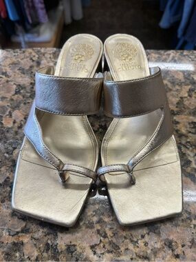Vince Camuto Gold Metallic Thong Sandals Block Heel Slides Sz 9